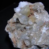 Calcita.
10 x 8 x 5 cm. Cristal principal 2,5 x 1,5 cm.
(Autor: Carles Rubio)