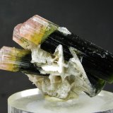 Elbaita
5 x 2.7 cm
(Autor: Diego Navarro)