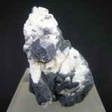 Galena
Cristal principal de 2.5 cm.
(Autor: Diego Navarro)