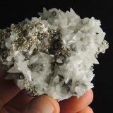 Calcita y Pirita
6.5 x 6 x 5 centimetros
(Autor: Ricardo Melendez)