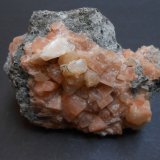 Chabazita-Ca y Estilbita-Ca
8 x 5 x 3,5 cm
(Autor: Antonio Alcaide)