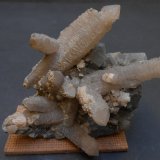 Serie Andradita-Grossularia y Cuarzo
9 x 7 x 5 cm
(Autor: Antonio Alcaide)