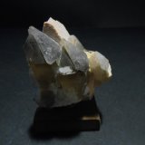 Cuarzo (variedad ahumado) y Microclina
5,5 x 4 x 4,5 cm
(Autor: Antonio Alcaide)