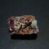 Rhodizita-Londonita (Serie) y Elbaita (variedad rubelita)
3,5 x 2 x 2 cm
(Autor: Antonio Alcaide)
