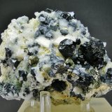 Esfalerita + Galena + Pirita + Cuarzo
8.7 x 5.5 cm
(Autor: Diego Navarro)