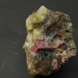 Rhodizita y Elbaita
6 x 4,5 x 3,5 cm
(Autor: Antonio Alcaide)
