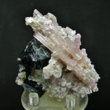 Elbaita, Cuarzo (variedad ahumado), Mica (Grupo)
7 x 6 cm
(Autor: Diego Navarro)