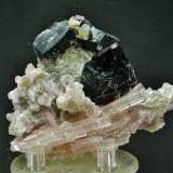 Elbaita, Cuarzo (variedad ahumado), Mica (Grupo)
7 x 6 cm
(Autor: Diego Navarro)