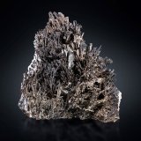 Dyscrasita
22 x 10 x 22 cm / cristal principal: 7.5 cm
(Autor: Museo MIM)
