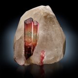 Elbaíta [Elbaite]
12.5 x 18 x 14 cm / cristal principal: 10.7 cm
(Autor: Museo MIM)