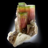 Elbaíta con Ortoclasa, lepidolita, Albita y Cuarzo (variedad ahumado)
14.5 x 12 x 16 cm / cristal principal: 9.2 cm
(Autor: Museo MIM)
