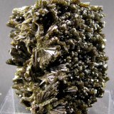 Epidota
53 x 46 x 33mm.
(Autor: José Luis Zamora)