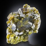 Epidota
6 x 8 x 4 cm / cristal principal: 3.7 cm
(Autor: Museo MIM)