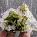 Epidota, Cuarzo
9,3 x 8,5 x 4,7 cm
(Autor: carles)