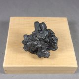 Estefanita
3 x 2,9 x 1,7 cm.  31 g.
(Autor: J. G. Alcolea)