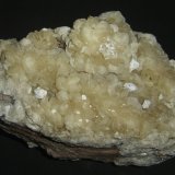Stilbita-Ca (Estilbita-Ca) con Fluorapophyllita-(K) (Apofilita) y Calcita
18 x 15 x 13 cm
(Autor: Anisio Claudio)