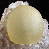 Fluorita
Esfera de 4.5 cm de diámetro
(Autor: undaria)