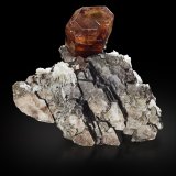 Fluorapatito en Moscovita
13 x 7 x 11 cm / Cristal principal: 4.8 cm
(Autor: Museo MIM)