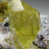 Fluorapatito
5,5 x 3,5 x 3,5 cm
(Autor: Antonio Alcaide)