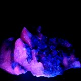 Fluorita y Calcita a ultravioleta, pieza anterior.
120x60 mm
(Autor: Jesus Franquesa Baucells)