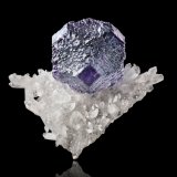 Fluorita, Cuarzo
8 x 5 x 7.5 cm / Cristal principal: 4.1 cm.
(Autor: Museo MIM)