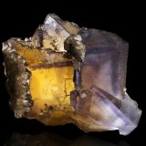 Fluorita con inclusiones de Calcopirita, Calcita
8.6 x 7.5 x 10.5 cm / Cristal principal: 8.8 cm.
(Autor: Museo MIM)