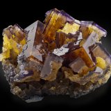 Fluorita
13 x 18 x 15 cm / Cristal principal: 7.4 cm.
(Autor: Museo MIM)