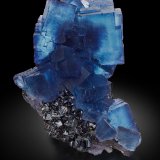 Fluorita, Esfalerita, Barita
12.6 x 10 x 11.8 cm / Cristal principal: 7.2 cm.
(Autor: Museo MIM)