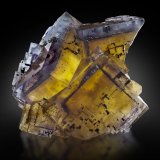Fluorita con inclusiones de Calcopirita
9.5 x 11 x 6 cm / Cristal principal: 7.8 cm
(Autor: Museo MIM)