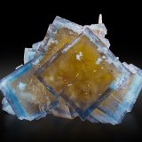Fluorita
6 x 6 x 8 cm / Cristal principal: 5.2 cm
(Autor: Museo MIM)