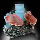 Fluorita con Berilo (varieda aguamarina) y Moscovita
18 x 15 x 12.5 cm / Cristal principal: 7.7 cm.
(Autor: Museo MIM)
