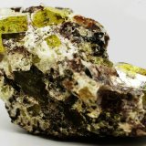 Fluorapatito y Augita
9x6x5 cm
(Autor: Luis Edmundo Sánchez Roja)