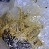 Rutilo (variedad sagenita) sobre Ilmenita / Hematites
Encuadre 2 mm
(Autor: Carlos G. Bargueño)