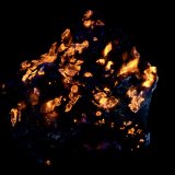 Tugtupita, Sodalita, Analcima, Chkalovita, Aegirina, Arfvedsonita.
75 x 75 x 50 mm
(Autor: UVmineral)