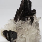 Hubnerita en Cuarzo
4x4.5x3 cm
(Autor: Luis Edmundo Sánchez Roja)