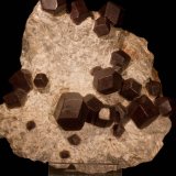 Granate
17 x 13 x8,5 cm
(Autor: carles)