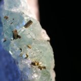 Pirita y fluoritas
2 cm. ancho de campo
(Autor: chatero15)