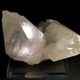 Calcita
10 x 8 cm. (Cristal mayor: 8 cm).
(Autor: Darío Menéndez)