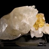 Calcita, Fluorita y Dolomita
11 x 6 cm. (Cristal de 9 cm).
(Autor: Darío Menéndez)