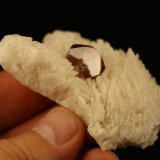 Topacio, Albita
6 x 4.9 x 2 centimetros
(Autor: Ricardo Melendez)
