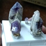 Cuarzo (variedad amatista).
Cristal más grande 5,1x2,7 cms.
(Autor: Gelo)
