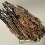 Stibnita (Estibina), Fluorita
185 x 120 mm
(Autor: Sante Celiberti)