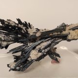 Felsöbanyaíta, Stibnita (Estibina)
67 x 32,5 mm
(Autor: Sante Celiberti)