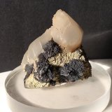 Calcita (variedad manganocalcita), Galena, Esfalerita, Pirita
43 x 41 mm
(Autor: Sante Celiberti)