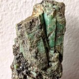 Berilo (variedad esmeralda), Flogopita
6,0 x 9,3 cm.
(Autor: carles)
