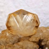 Calcita
Cristal principal 2.3 × 1.8 cm.
(Autor: carles)