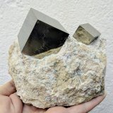 Pirita
12,5 x 7,5 cm. Arista cristal mayor: 4,3 cm
(Autor: carles)
