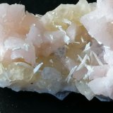 Calcita, Dolomita, Aragonito y Cuarzo.
6 x 2,5 cm.
(Autor: Rafael varela olveira)