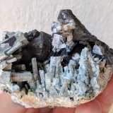Nephelina, Schorlomita
6,2 x 5,0 x 4,5 cm.
(Autor: carles)