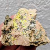 Uranocircita, Ortoclasa, Moscovita (Grupo Mica)
4,3 x 3,4 cm.
(Autor: carles)